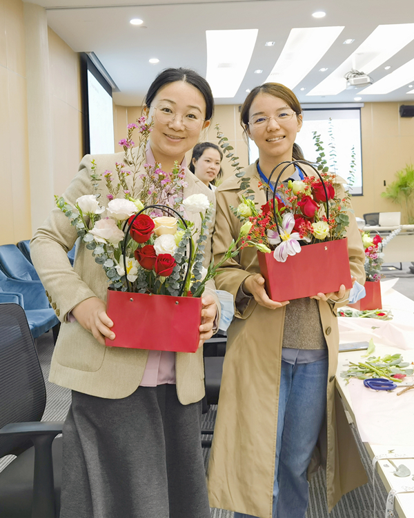 3.8活动2.jpg 3.8活动2.jpg